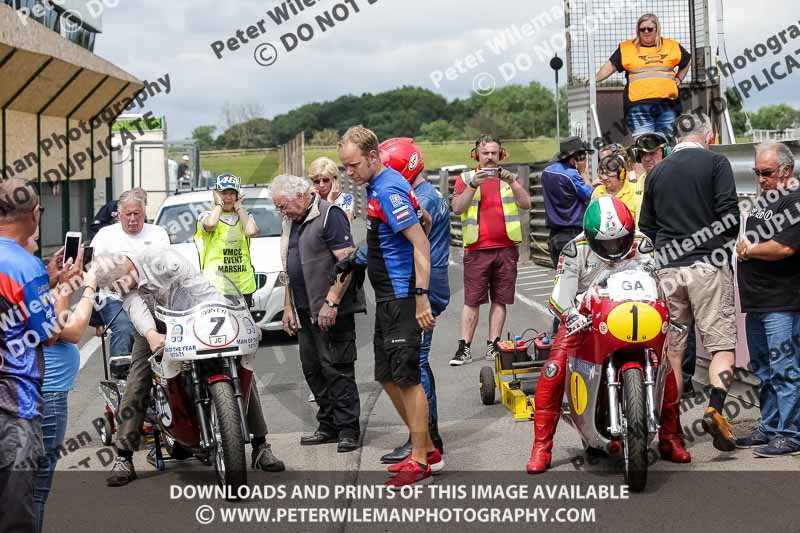 Vintage motorcycle club;eventdigitalimages;mallory park;mallory park trackday photographs;no limits trackdays;peter wileman photography;trackday digital images;trackday photos;vmcc festival 1000 bikes photographs